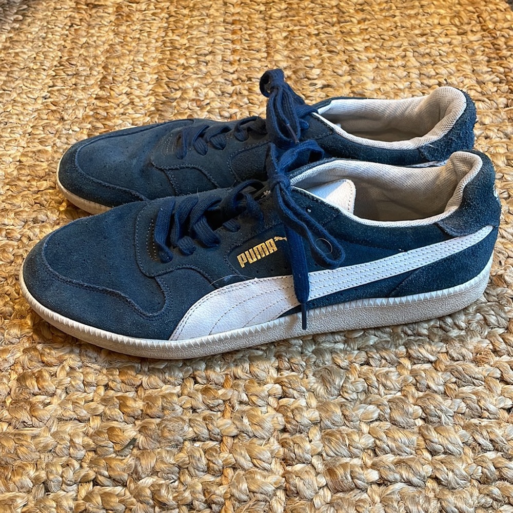 Puma sneaker shoe blue & white suede leather sport lifestyle white soles Men 12
